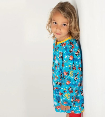 Bata escolar con botones