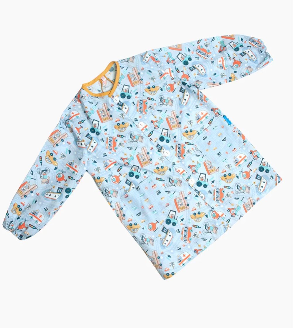 Bata escolar con botones